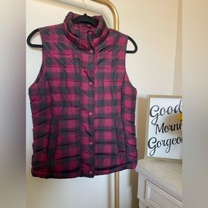 Gap dark red and black plaid vest